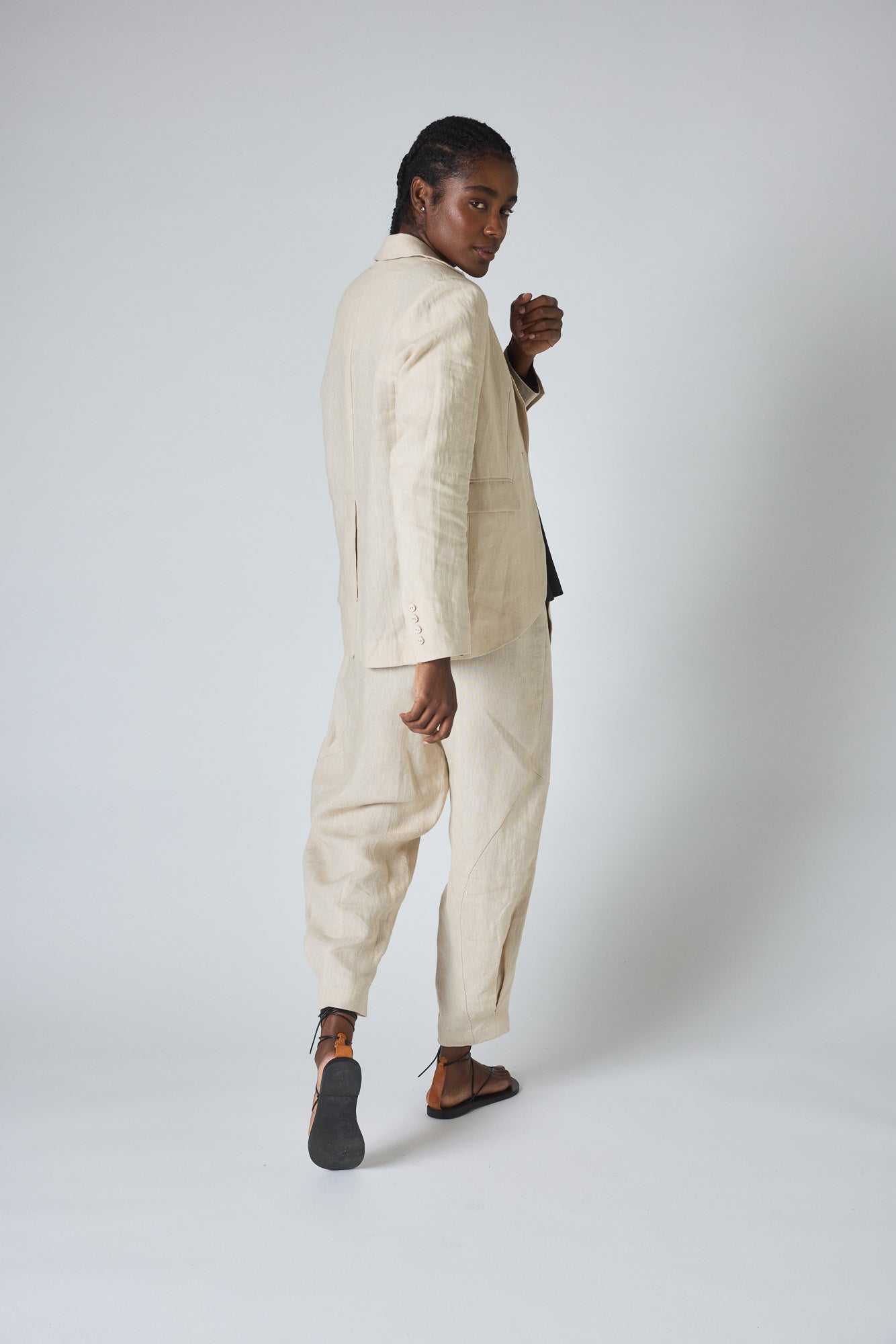 The Linen Detail Oriented Tapered Pant