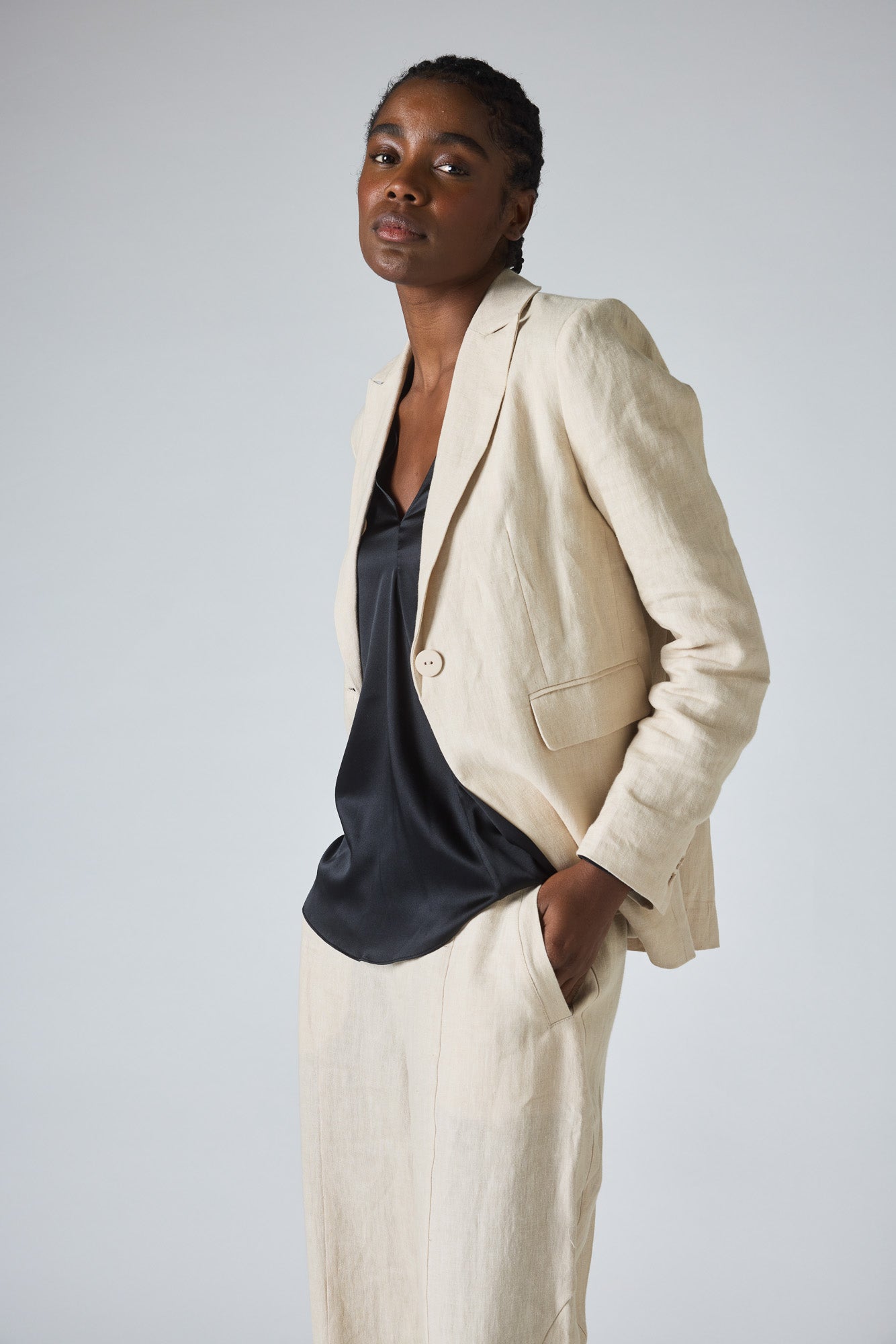 The Linen Classic Blazer That Upgrades You