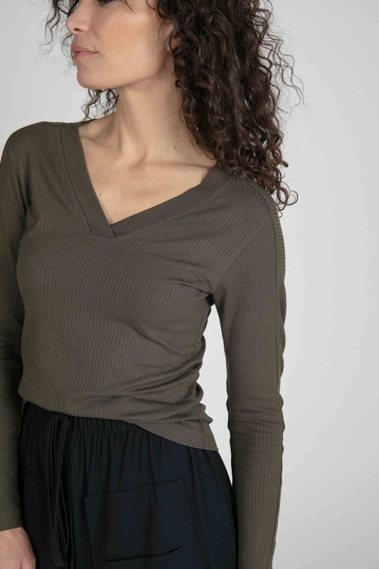 The Detail Oriented Fitted Top
