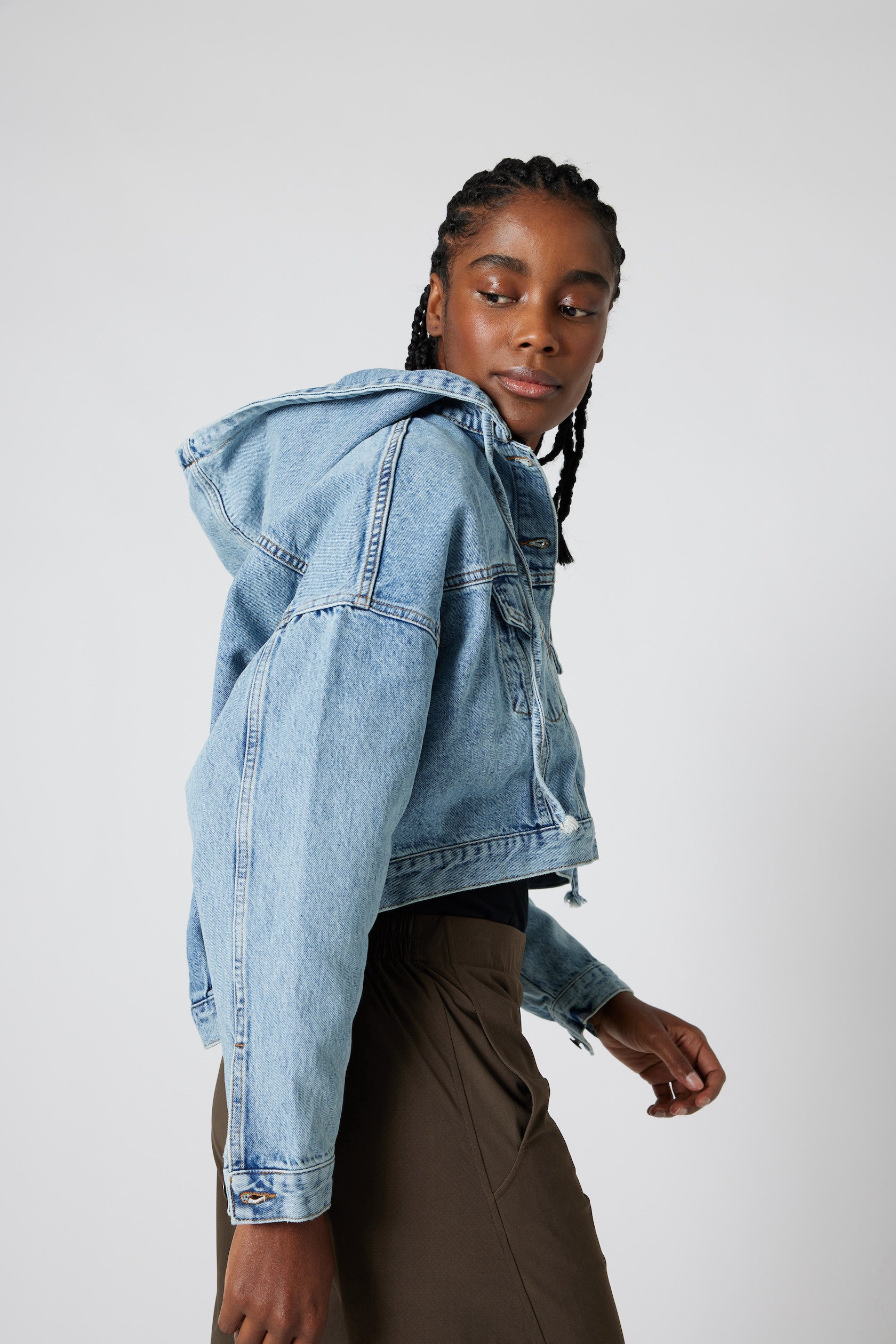 MakeMeChic Women's Cropped Jean Jacket Long Sleeve Ripped Button Down Denim  Jacket Medium Wash XS at Amazon Women's Coats Shop