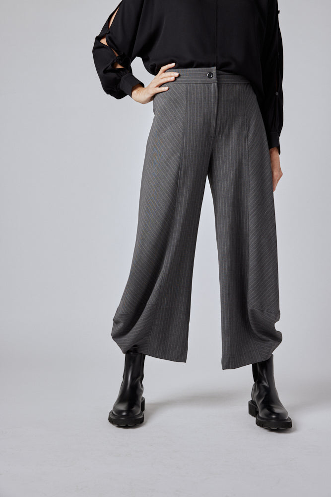 The Wide Leg Pants With an Edge