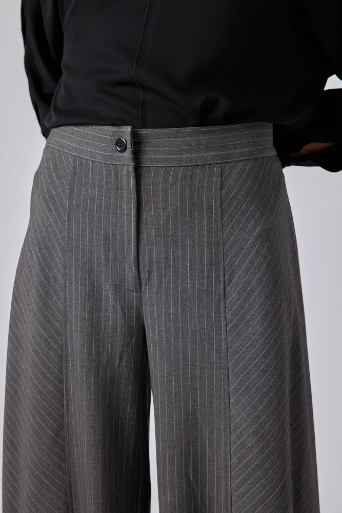 The Wide Leg Pants With an Edge